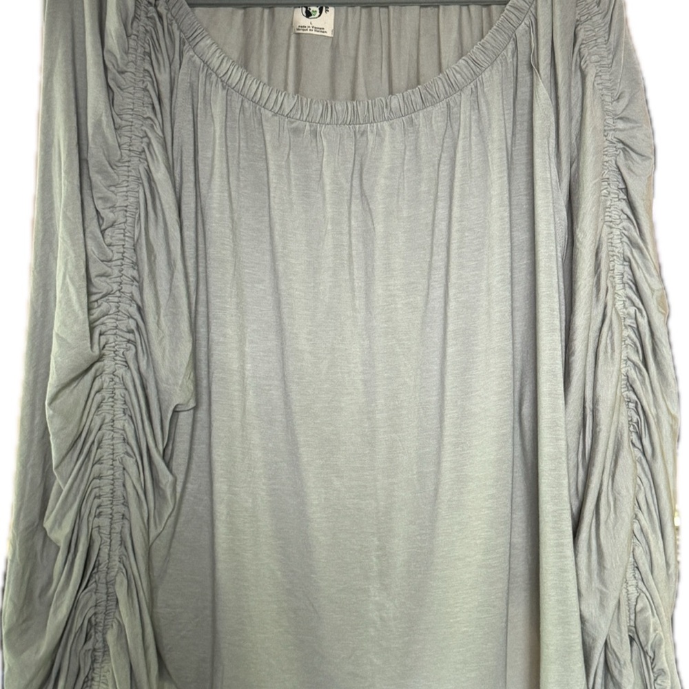 We The Free Women's Light Green Ruched Sleeve Top